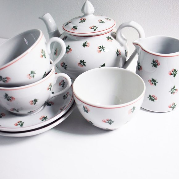Pillyvuyt Tea Set, Teapot Sugar Creamer Teacups, Tea for Two - Picture 5 of 9